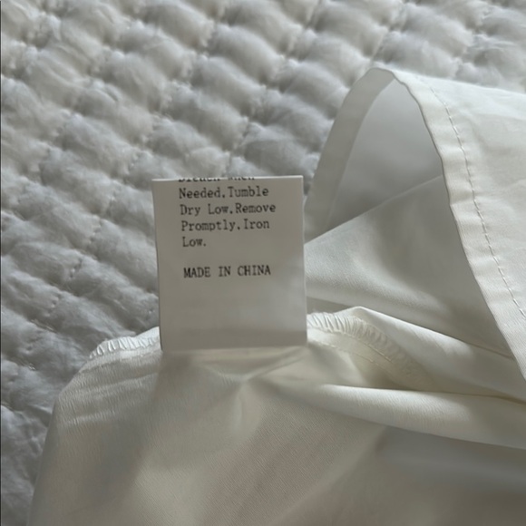 NWOT White Bow-Tie Shirt SHEIN - Picture 10 of 10